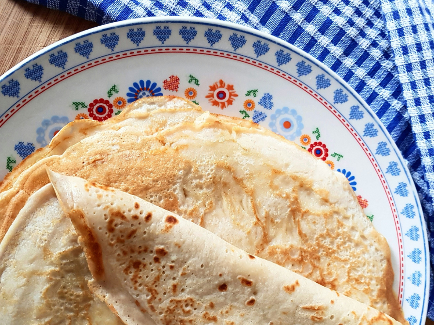 pandekager på blomstret fad